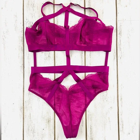 Victoria’s Secret Lace Strappy Bondage Teddy Bodysuit Lingerie Medium - Picture 8 of 12
